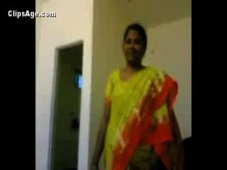 Aunt In Green Saree Exposing Her Nudity Infront Of Her Client Before Sex - Indian Porn Videos